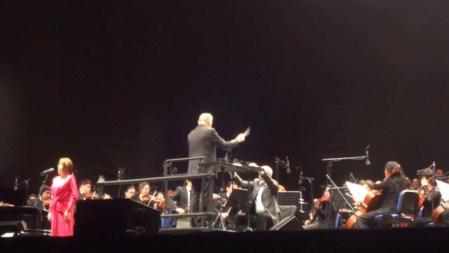 un extracto de la presentación de Ennio Morricone en Chile. 24 de noviembre 2013.- смотреть онлайн