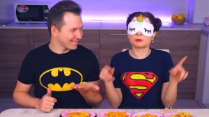 ОТГАДАЙ ЕДУ! Пробуем еду с закрытыми глазами / угадываем похожие продукты ? Эльфинка