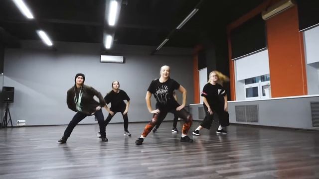 NICKI MINAJ - CHUN LI смотреть онлайн