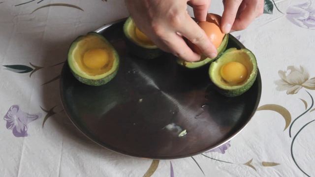 Авокадо с яйцом. Необычно и вкусно! смотреть онлайн