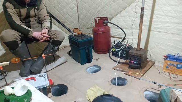 РЫБАЛКА НА ВЕРХНЕМ ТОБОЛЕ С НОЧЕВКОЙ, РАЙОН РУБЛЁВКИ! ЩУКА, ПОДЛЕЩИК, СУДАК, ОКУНЬ, НАЛИМ! 2022 смотреть онлайн