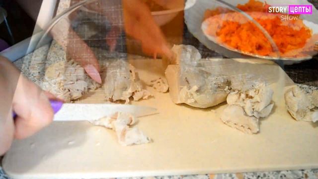 БЕЗУМНО ВКУСНЫЙ И КРАСИВЫЙ - Салат "Малахитовый браслет" (StoryЦепты Вкусное Шоу) смотреть онлайн