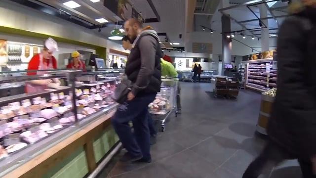 Оплата товара без кассира в супермаркете! Новая система, как это работает! Прага! Praha Vlog 003 смотреть онлайн