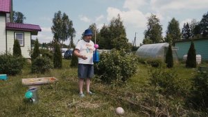 Две причины не использовать тяжелую 10л лейку. Экономим время. Бочка для полива в теплице.