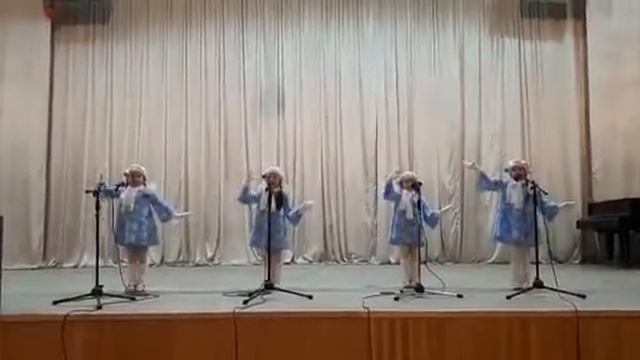 Песня "Снежные комочки" смотреть онлайн