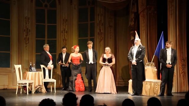 Мария Софронова - Сцена из спектакля "Веселая вдова" (01) смотреть онлайн