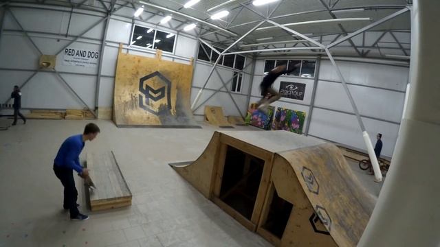 Покатушки в скейт-парке "park." смотреть онлайн