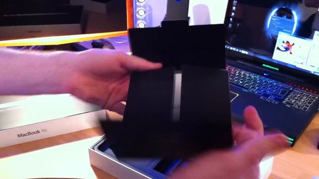 Apple 11" MacBook Air смотреть онлайн