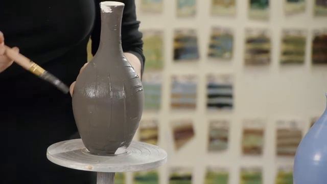 Brushing a Glaze on Pottery : Making Pottery смотреть онлайн