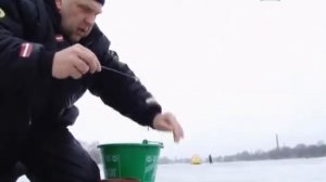 Серия 57. Со льда. Мормышка. Ловля уклейки. Рыбалка с Нормундом Грабовскисом.