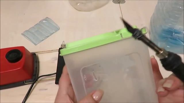 ?ЛУЧШАЯ КОРМУШКА на окно для птиц? как сделать кормушку? смотреть онлайн