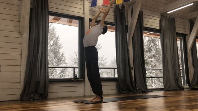 Олег Васильев - Сурья Намаскар. Приветствие Солнцу с мантрами. Хатха йога. смотреть онлайн