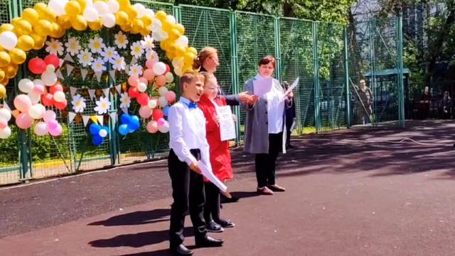 Торжественные линейки, посвященные окончанию учебного года, состоялись и в нашей начальной школе смотреть онлайн