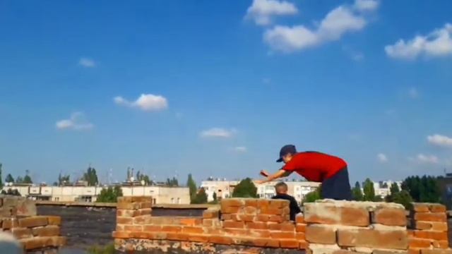 Двойная связка на крыше с другом смотреть онлайн