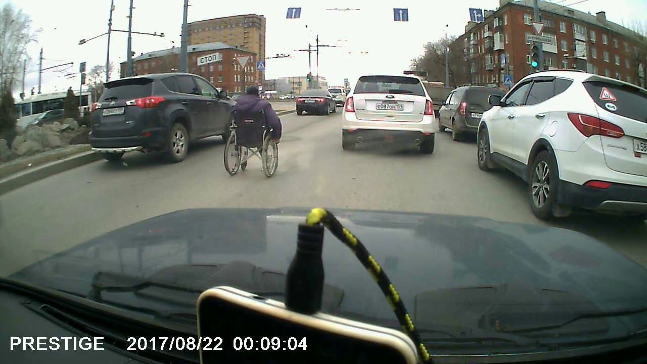 Выгнали побираться на трассу смотреть онлайн