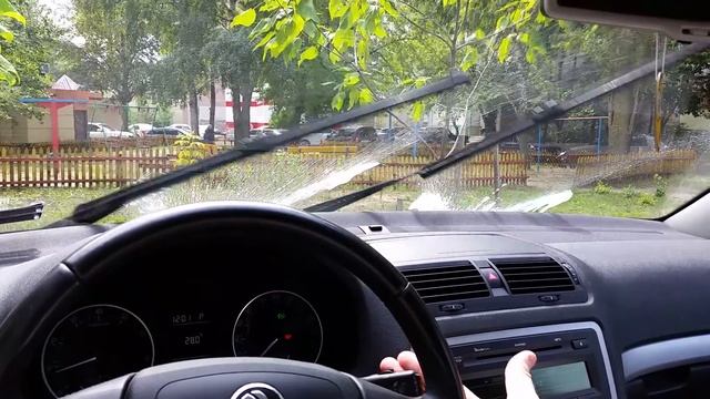 Работа омывателя Octavia при штатной полюсовке моторчика смотреть онлайн