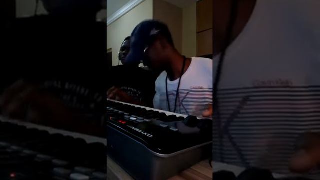 Quick Solo with M Audio Oxygen61 Controller смотреть онлайн