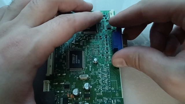 Troca de conector VGA do monitor Samsung смотреть онлайн