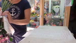 Букет из лилий, эустомы и хризантем. Сборка и упаковка букета. Флористика.