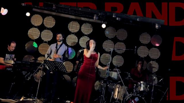 Надежда Крылова & LABER BAND смотреть онлайн