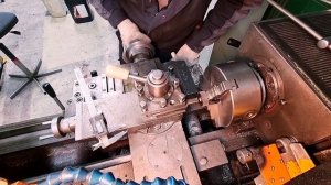 Как продолбить шпон паз на токарном станке.