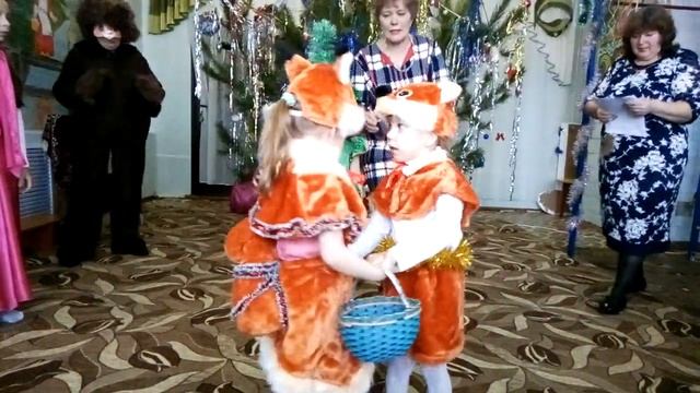 Новогодний утренник . У Маши первое выступление ч. 1. смотреть онлайн