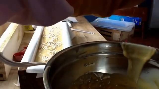 Making Honeyed Porridge soap with agave nectar, coconut milk, and ground and whole oats. смотреть онлайн