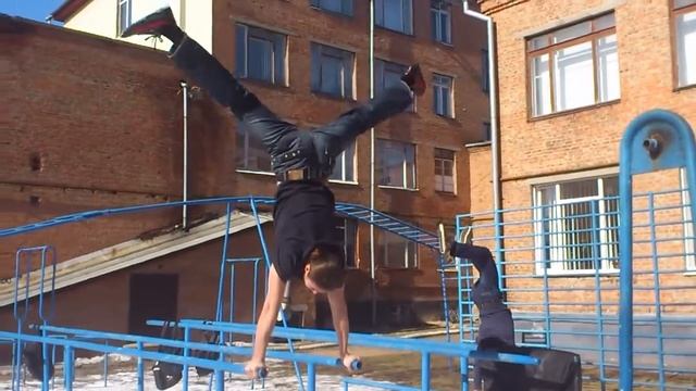 Стойка на брусьях смотреть онлайн