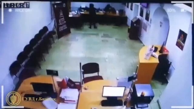 В Бишкеке иностранец попытался ограбить банк с игрушечным пистолетом