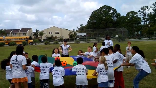 Crazy Games - Soccer Ball Sling part 2 смотреть онлайн
