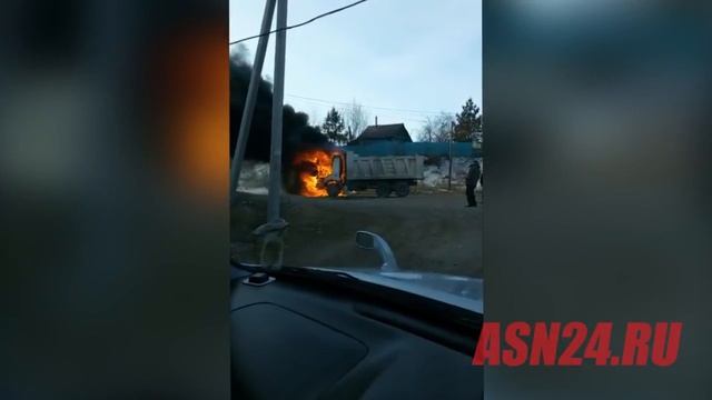 Горящий большегруз смотреть онлайн