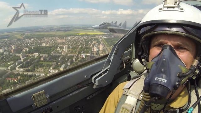 Миг-29. Видео из кабины пилота во время парада смотреть онлайн