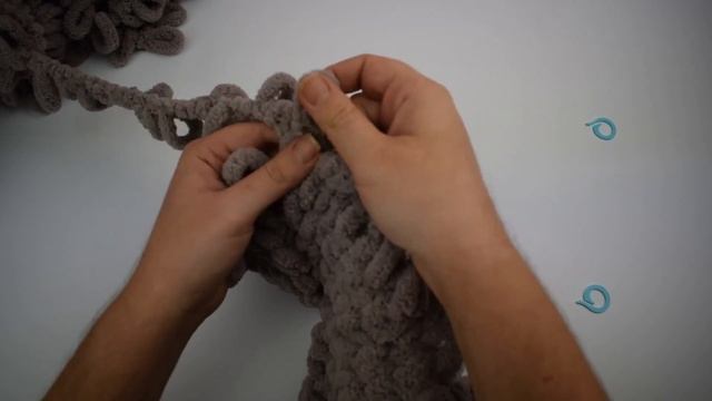 Bernat Alize Blanket EZ.How to knit a poncho in hours without a hook.Step by step video tutorial. смотреть онлайн
