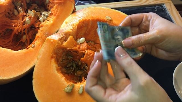 РАЗРЕЗАЛА ТЫКВУ И нашла много интересного ( шутка Юмор) смотреть онлайн