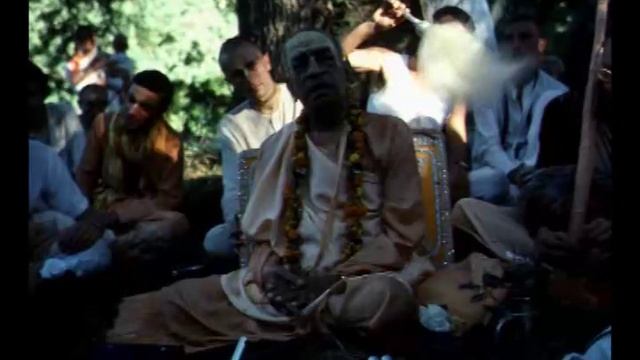 They Foolishly Think - 'I am the monarch of all I survey' - Prabhupada 0559 смотреть онлайн