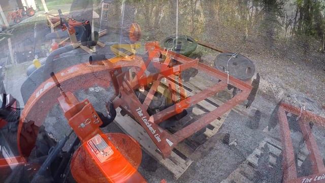 Kubota B2601: Quick Hitch Land Pride QH15 смотреть онлайн