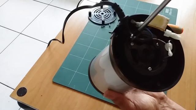 DISASSEMBLY of the MAGIC BULLET blender (MB 1001, 2004) смотреть онлайн