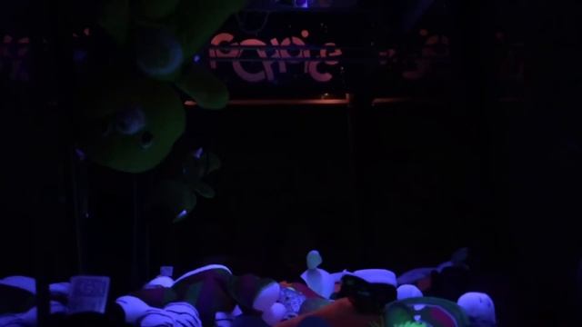 Glow In The Dark Black Light Arcade Claw Machine Wins смотреть онлайн