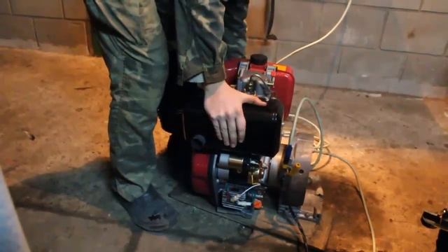 Дизельный мотор c переходником. Diesel engine Weima FE 188, with installed adapter смотреть онлайн