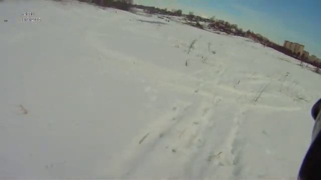 На снегоходе по поверхности реки смотреть онлайн