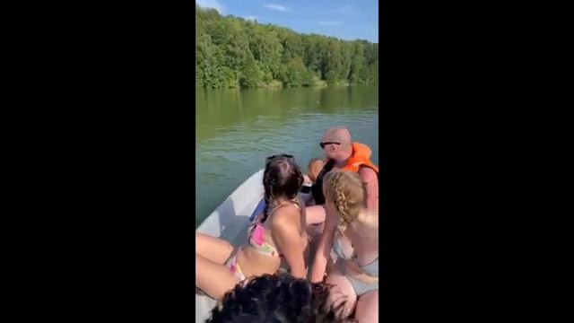 ЛАВРОВО-ПЕСОЧНЯ(катание на лодке) смотреть онлайн