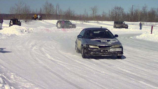 !!!Горячие автогонки, на холодном льду!!! смотреть онлайн