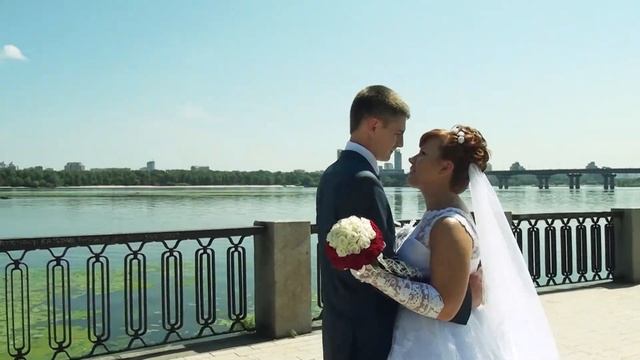 СВАДЕБНАЯ ПРОГУЛКА Красивый танец на берегу Днепра смотреть онлайн