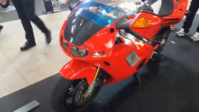 HONDA NR750 au salon du 2 roues Lyon 2018 смотреть онлайн