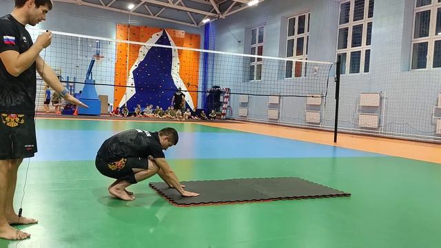 Как сделать кувырок вперед