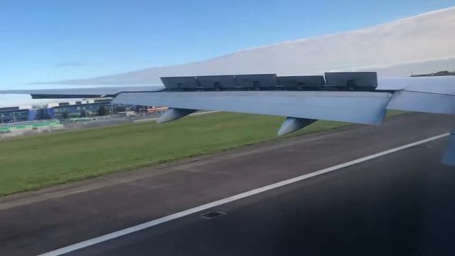 Landing at London Heathrow Airport LHR Boeing 777 300-ER смотреть онлайн