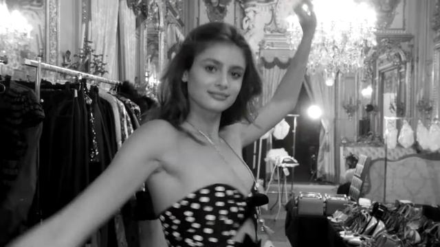 Introducing Taylor Hill for the 212 VIP campaign 212 Carolina Herrera смотреть онлайн