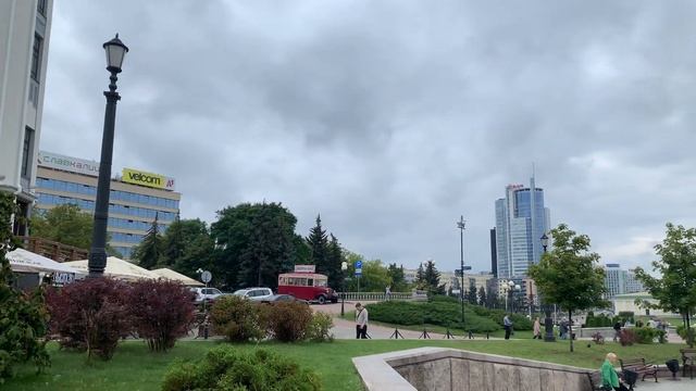 Поющая скамейка на Немиге в центре Минска смотреть онлайн
