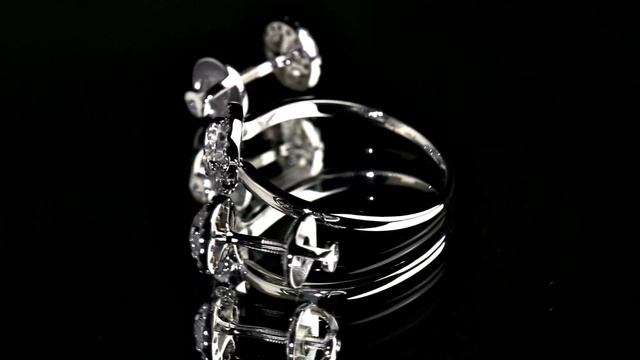 Серьги-пуссеты и кольцо из белого золота с бриллиантами 1,14 карат смотреть онлайн