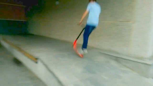 Прикольные трюки на трюковых самокатах смотреть онлайн